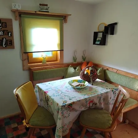 Fw Schnuckel In 300a Altem Bergbauernhaus 1110m アパート